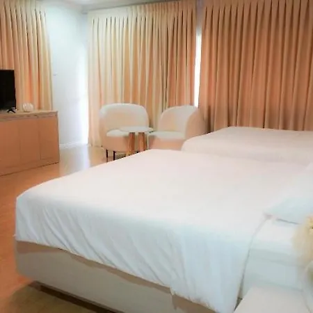 Honey Suite Room At Bee Cafe Cebu